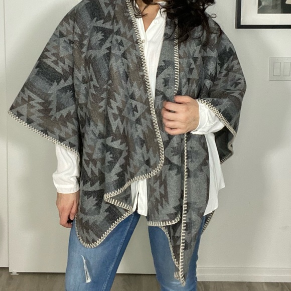 Poncho - Picture 2 of 2